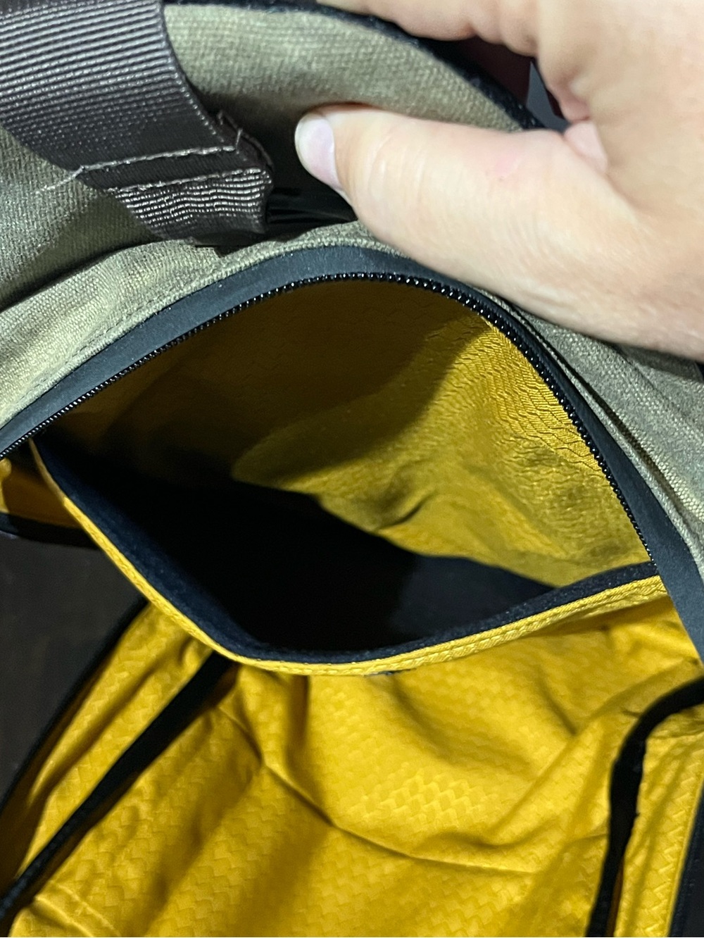 Waterfield Designs (sfbags) Sutter Tech Sling Bag, Leather, Waxed Canvas - Picture 6 of 7